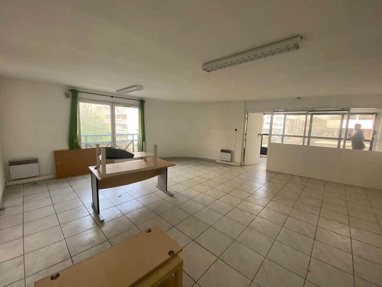 Bureau dans Marseille à louer - Photo de l’immeuble – Image 3 sur 7