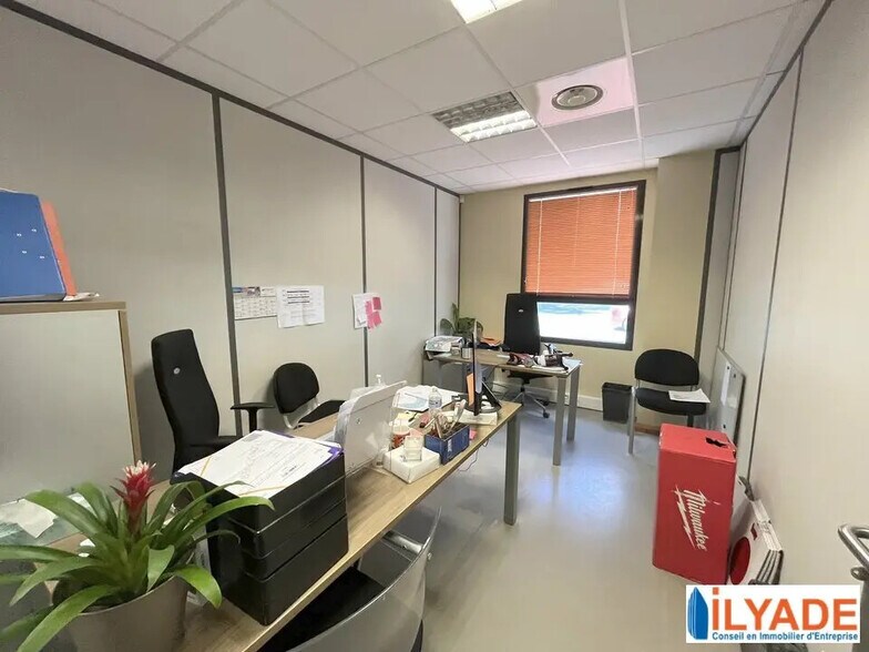 Bureau dans Meyreuil à vendre - Photo de l’immeuble – Image 3 sur 5