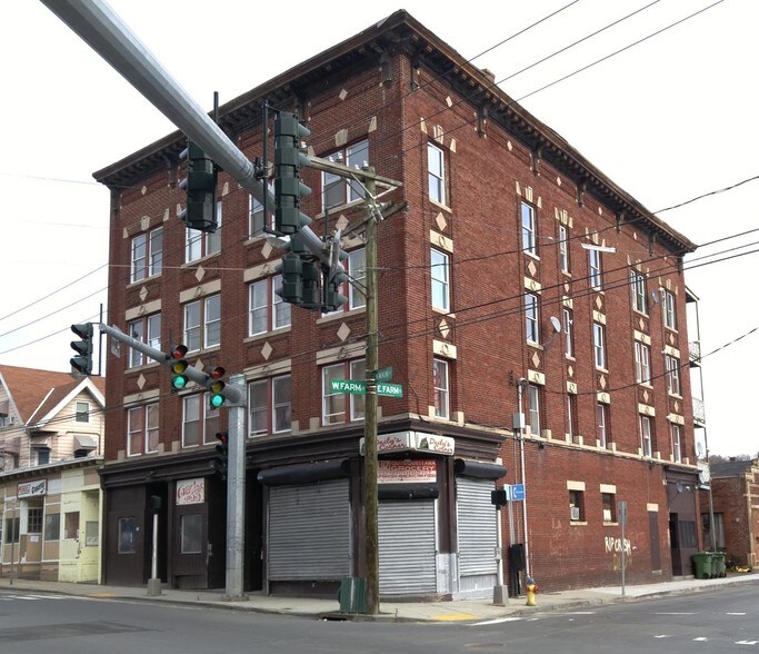 832 N Main St, Waterbury, CT à louer - Photo de l’immeuble – Image 2 sur 4