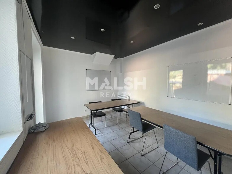 Local commercial dans Saint-Genis-Laval à vendre - Photo de l’immeuble – Image 2 sur 5