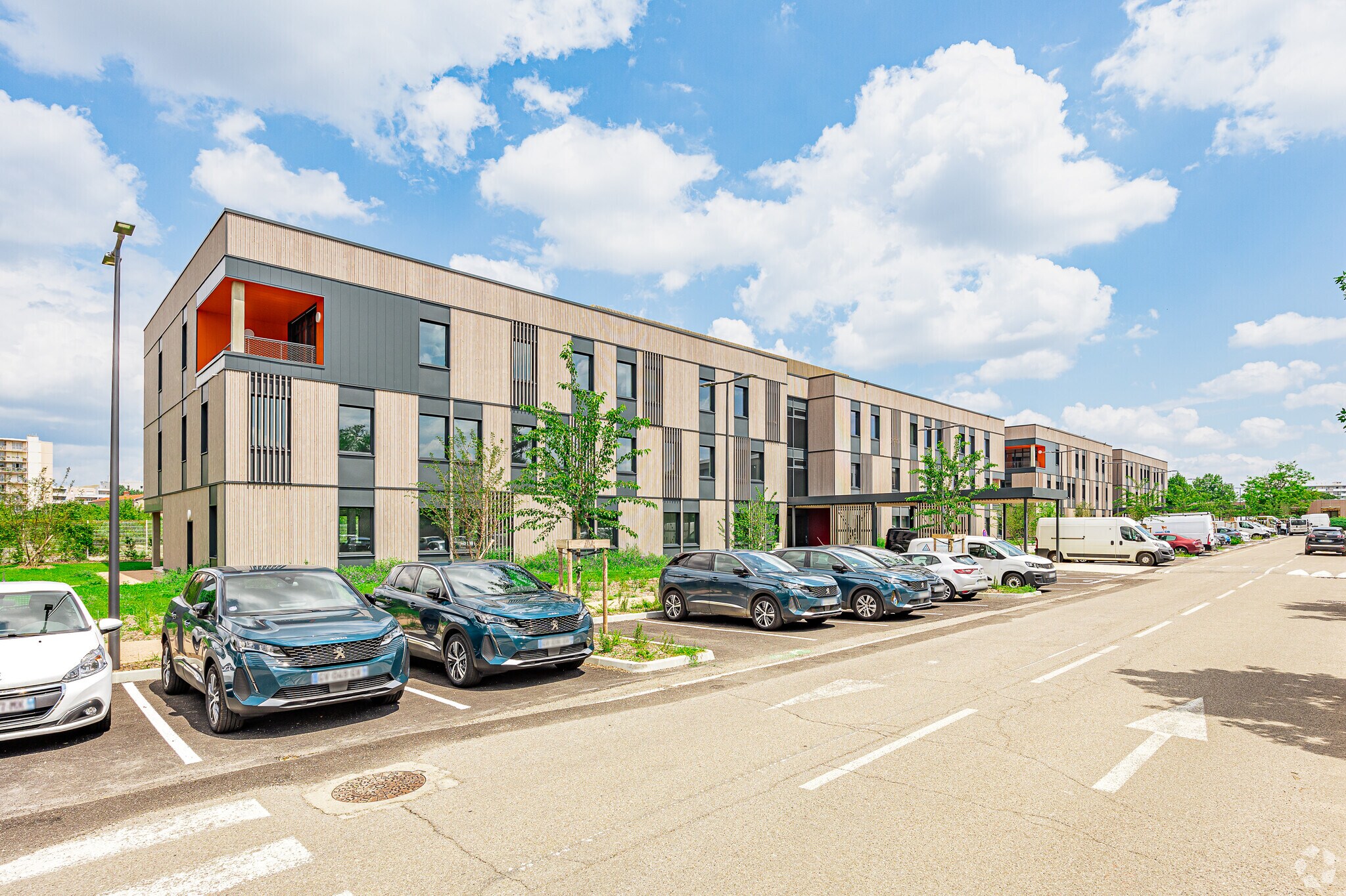 33 Avenue Du Docteur Georges Lévy, Vénissieux à louer Photo de l’immeuble– Image 1 sur 8