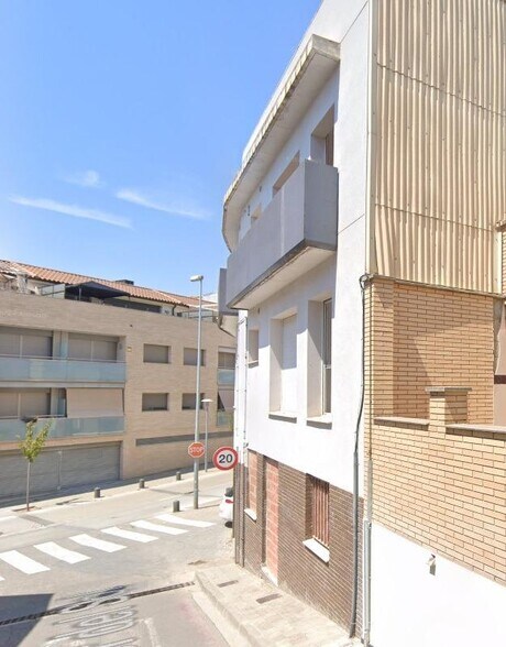 Immeuble residentiel dans Vilanova del Camí, Barcelona à vendre - Photo de l’immeuble – Image 2 sur 3