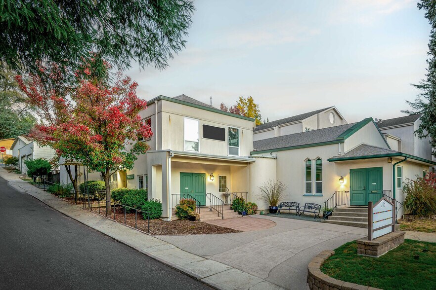 246 S Church St, Grass Valley, CA à louer - Photo de l’immeuble – Image 1 sur 61