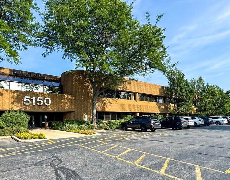 5150 N Port Washington Rd, Glendale, WI à louer - Photo de l’immeuble – Image 2 sur 5