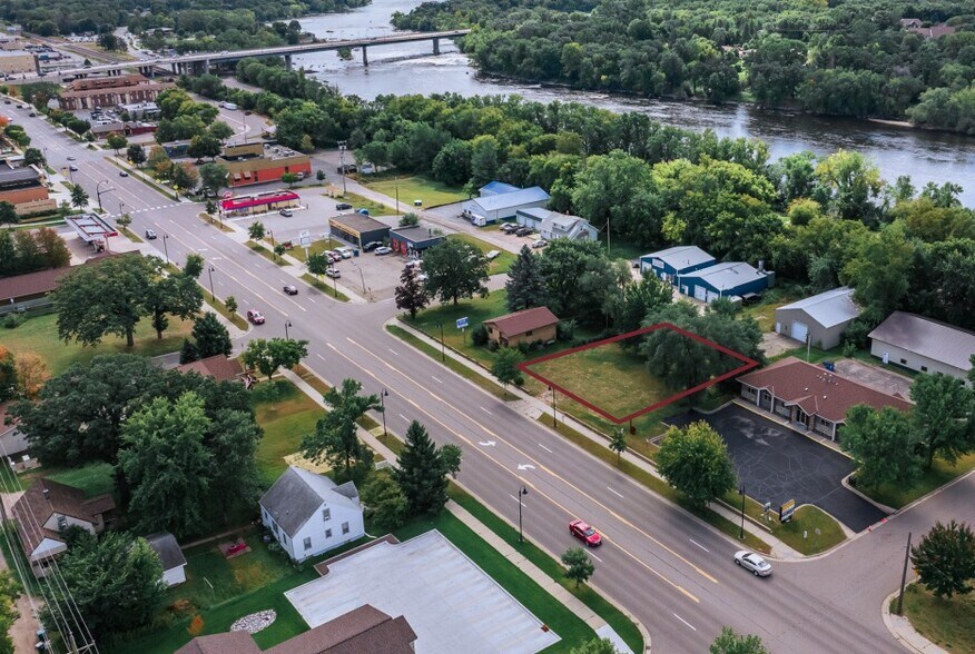 613 N Benton Dr, Sauk Rapids, MN à vendre - Photo de l’immeuble – Image 1 sur 4