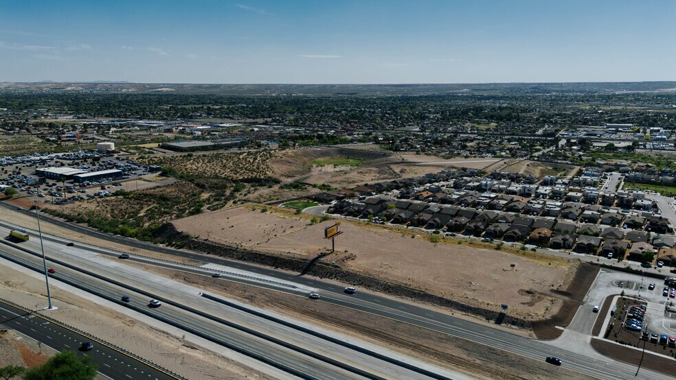 S Desert Boulevard, El Paso, TX à vendre - Photo de l’immeuble – Image 2 sur 8