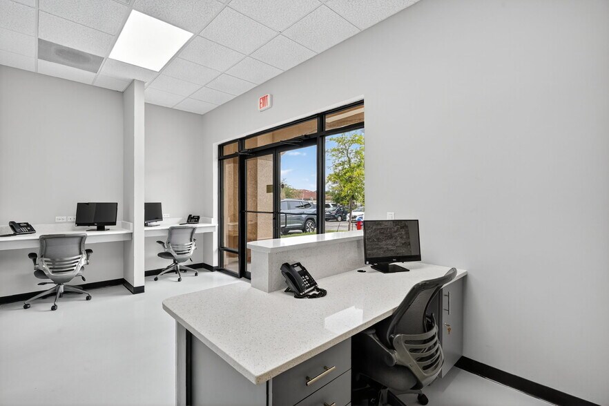 881 Oakley Seaver Dr, Clermont, FL à louer - Photo de l’immeuble – Image 3 sur 23