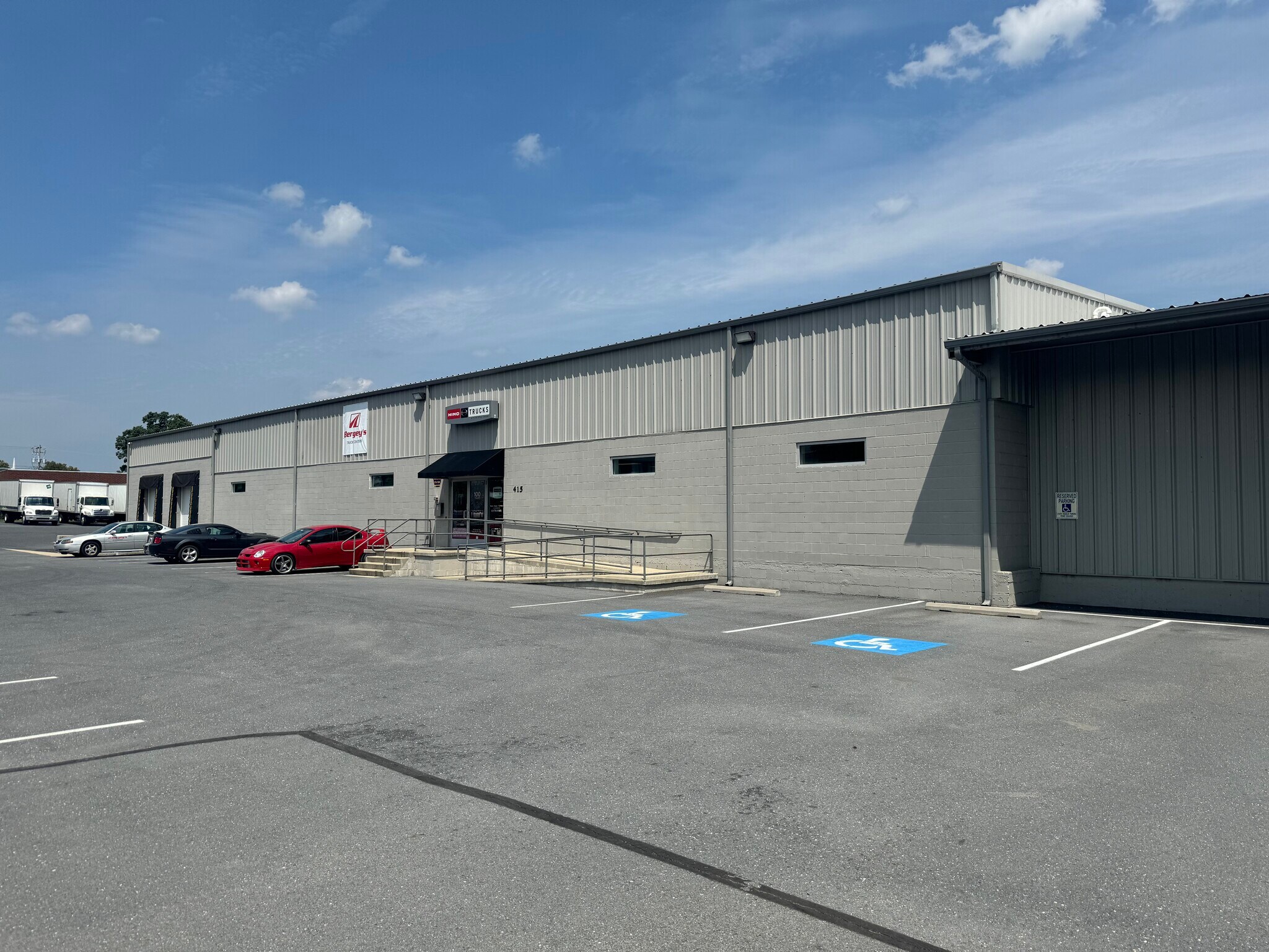 415 Railroad Ave, Shiremanstown, PA à louer Photo principale– Image 1 sur 9