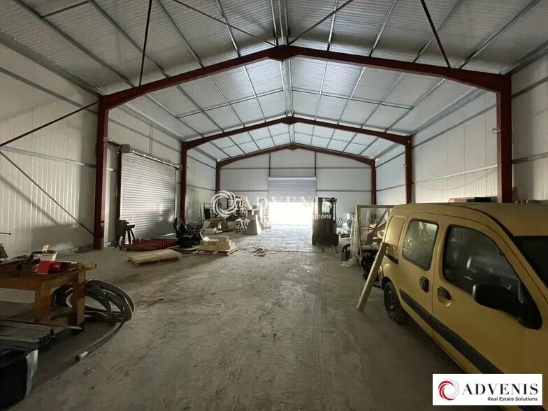 Local d'activités dans Le Tourne à vendre - Photo de l’immeuble – Image 2 sur 9