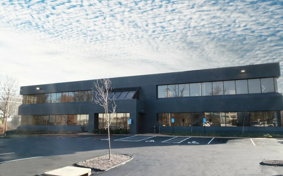 211 N Lindbergh Blvd, Saint Louis, MO à louer - Photo de l’immeuble – Image 2 sur 2
