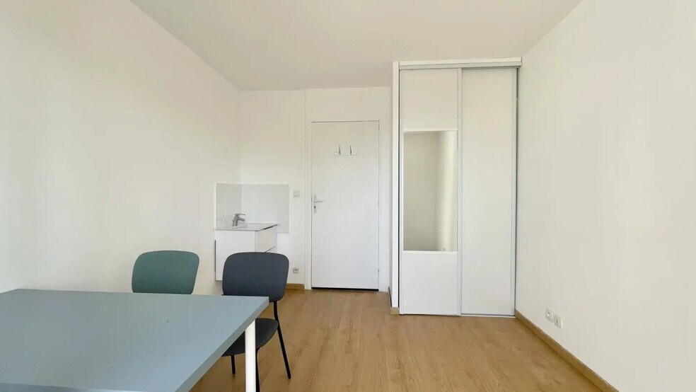 Bureau dans Corbeil-Essonnes à louer - Photo intérieure – Image 2 sur 9