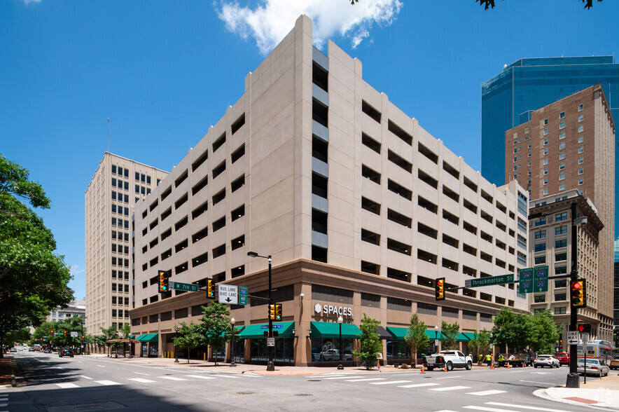 702 Houston St, Fort Worth, TX à louer - Photo de l’immeuble – Image 1 sur 33