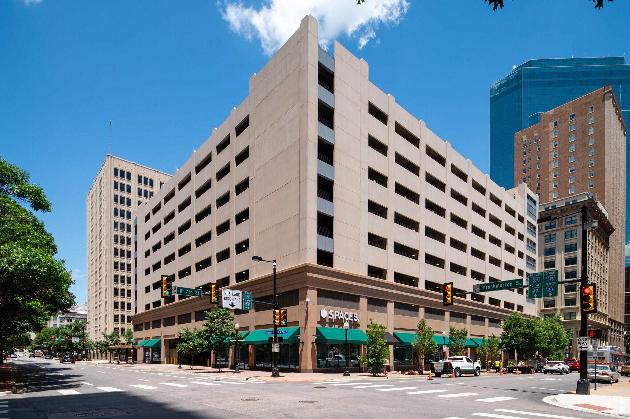 702 Houston St, Fort Worth, TX à louer Photo de l’immeuble– Image 1 sur 34
