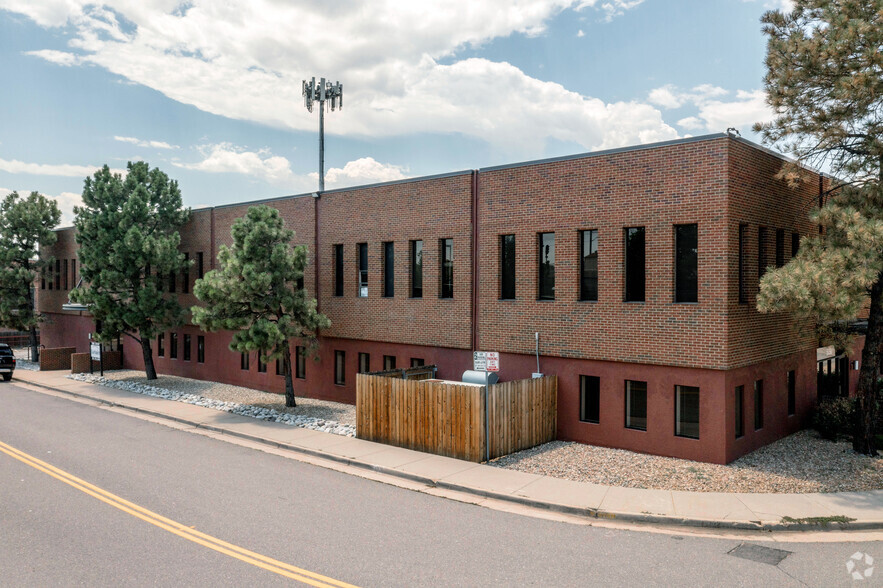 5290 E Yale Cir, Denver, CO à louer - Photo de l’immeuble – Image 2 sur 4