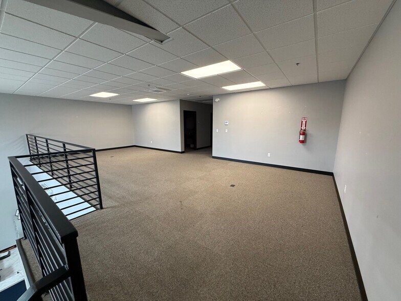 2269 E Commercial Ct, Meridian, ID à louer - Photo de l’immeuble – Image 2 sur 5