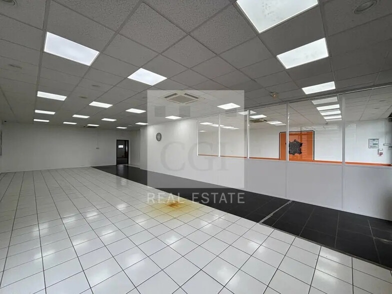 Local d’activités dans Décines-Charpieu à louer - Photo intérieure – Image 3 sur 12