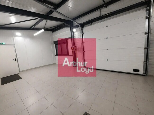 Plus de détails pour Local d’activités à vendre