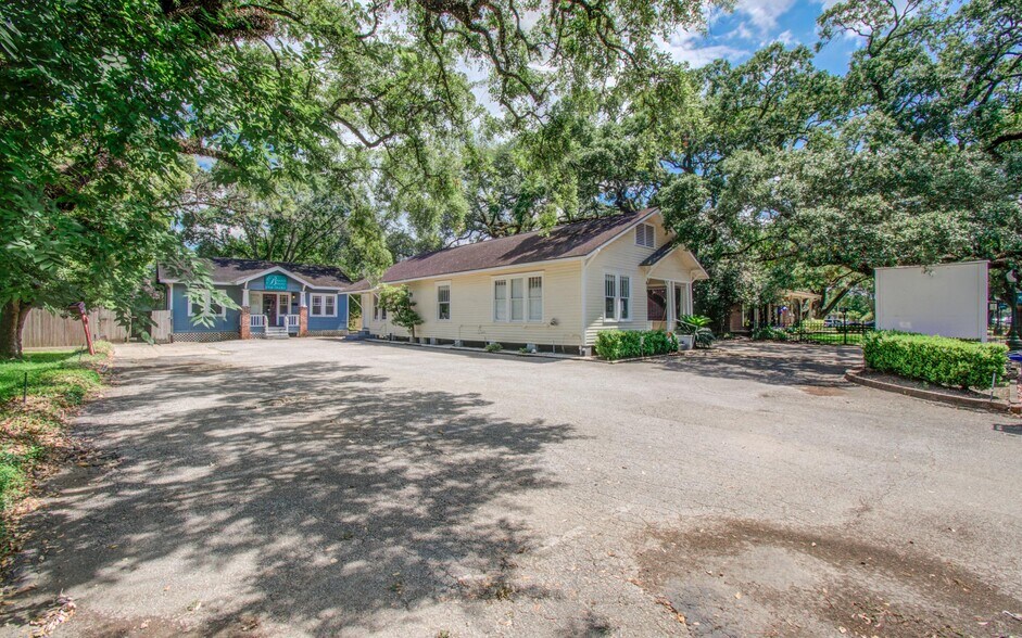 815 E Main Street portefeuille de 2 biens à vendre sur LoopNet.fr - Photo de l’immeuble – Image 3 sur 78