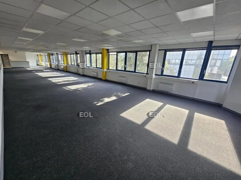 Local d’activités dans Fresnes à louer - Photo de l’immeuble – Image 3 sur 14