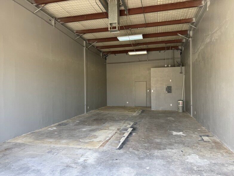 4291 Polaris Ave, Las Vegas, NV à louer - Photo de l’immeuble – Image 3 sur 5