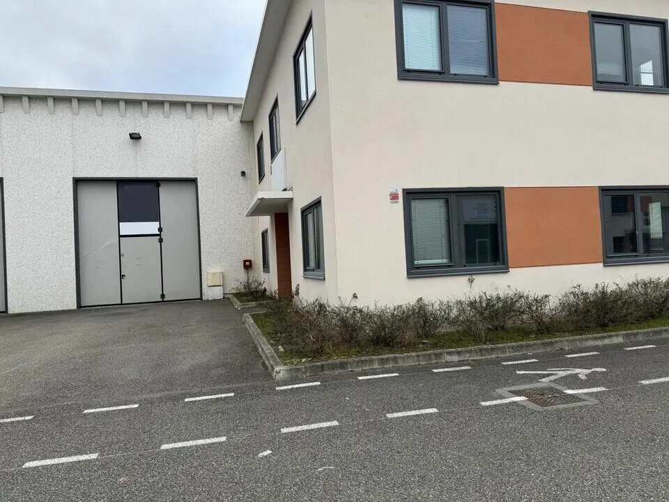 Local d’activités dans Meyzieu à louer Photo de l’immeuble– Image 1 sur 33