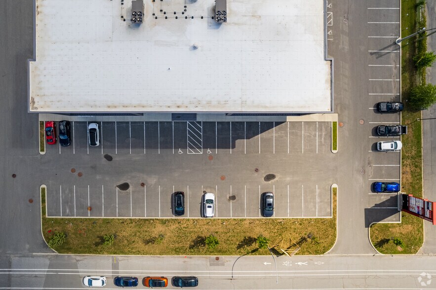 4700-4702 Rue Louis-B.-Mayer, Laval, QC à vendre - Photo de l’immeuble – Image 2 sur 24