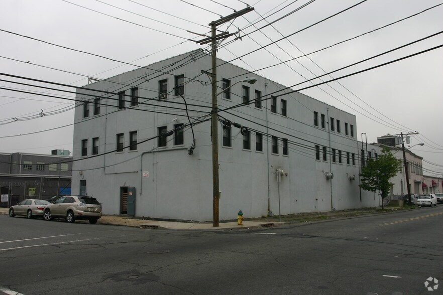 358-364 Adams St, Newark, NJ à vendre - Photo de l’immeuble – Image 2 sur 4