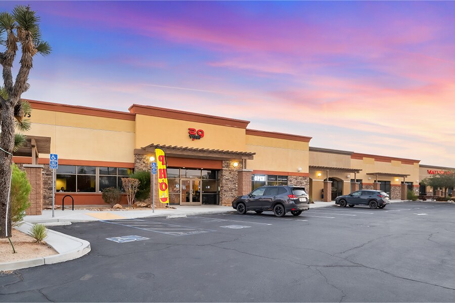 57675 Twentynine Palms Hwy, Yucca Valley, CA à vendre Photo principale– Image 1 sur 7