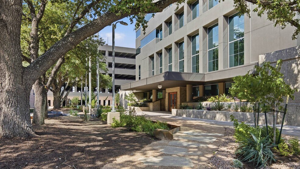 7600 Burnet Rd, Austin, TX à louer - Photo de l’immeuble – Image 3 sur 17