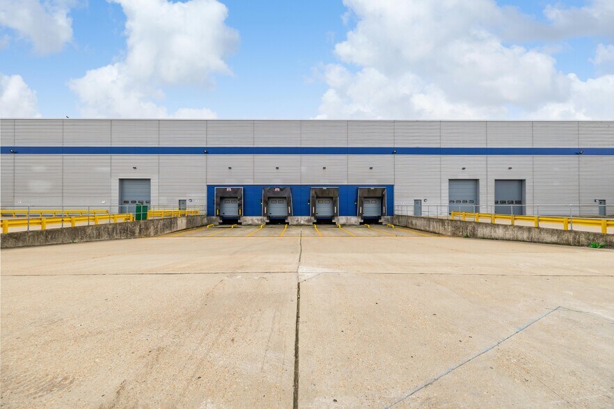 Choats Rd, Dagenham à louer - Photo de l’immeuble – Image 2 sur 10