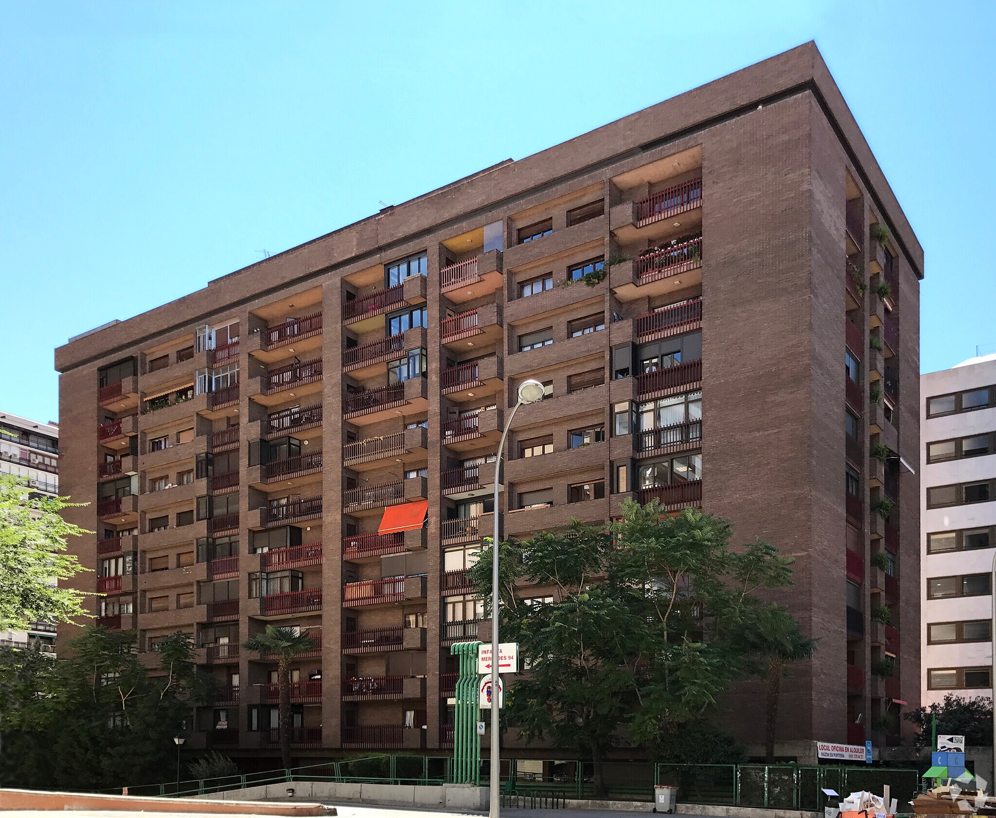 Calle de la Infanta Mercedes, 92, Madrid, Madrid à louer Photo principale– Image 1 sur 21