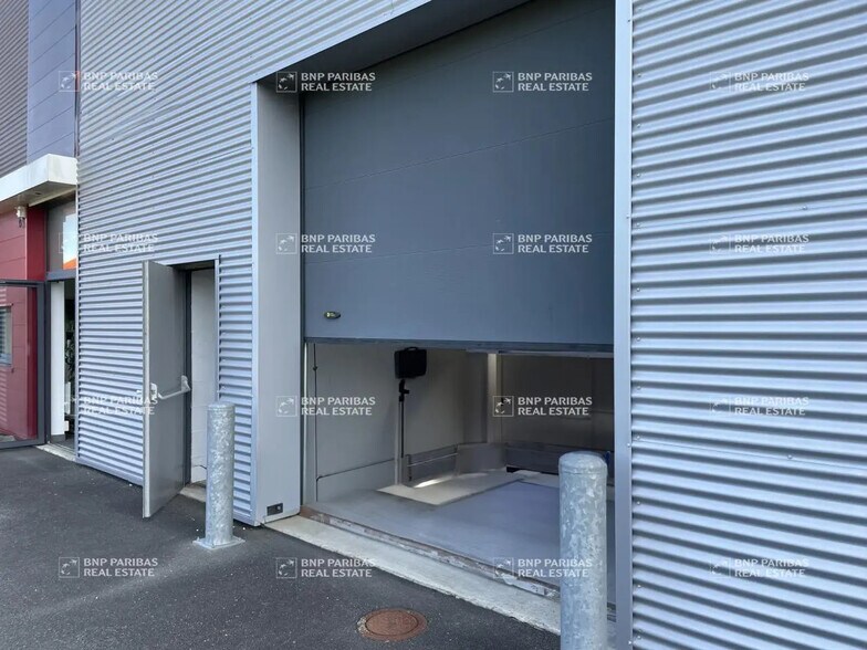Local d’activités dans Couëron à louer - Photo de l’immeuble – Image 3 sur 6
