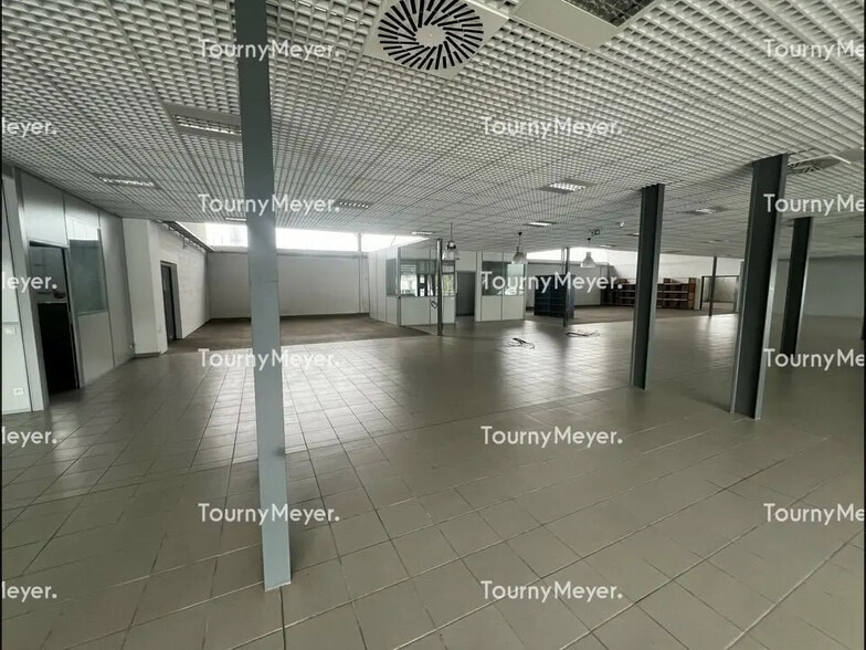 20 Avenue Normandie Niemen, Lons à louer - Photo de l’immeuble – Image 3 sur 5