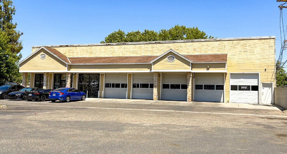 6508 N Blackstone Ave, Fresno, CA à louer - Photo de l’immeuble – Image 2 sur 2