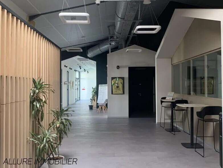 Bureau dans Brive-la-Gaillarde à louer - Photo de l’immeuble – Image 2 sur 10