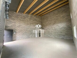 Plus de détails pour Local d'activités à louer