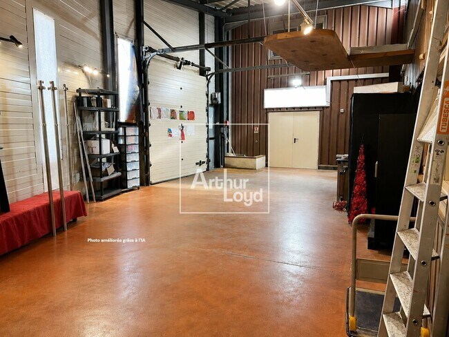 Plus de détails pour Local d’activités à vendre