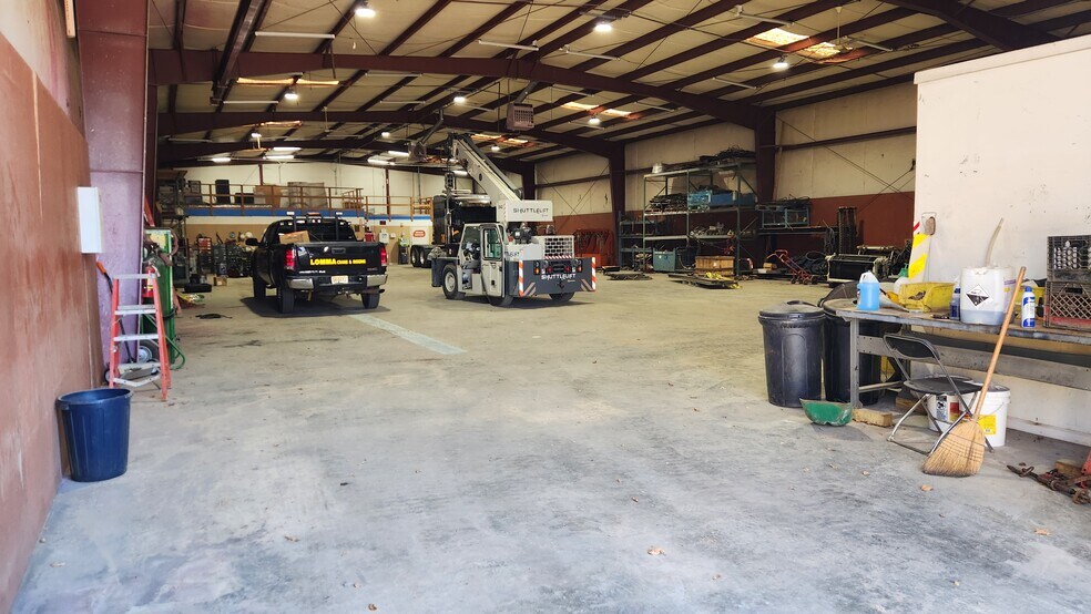 10020 Industrial Dr, Pineville, NC à louer - Photo de l’immeuble – Image 2 sur 14