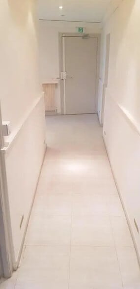 Bureau dans Versailles à louer - Photo de l’immeuble – Image 2 sur 16