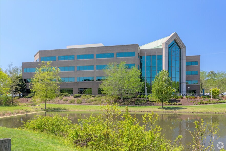 10900 Nuckols Rd, Glen Allen, VA à louer - Photo principale – Image 1 sur 13