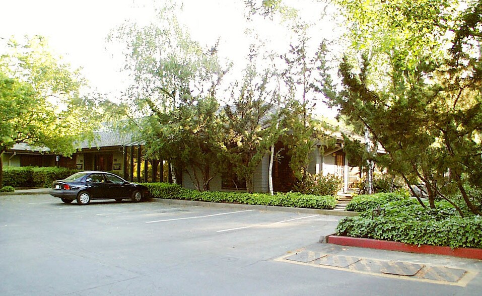 755-797 University Ave, Sacramento, CA à vendre - Photo de l’immeuble – Image 2 sur 8