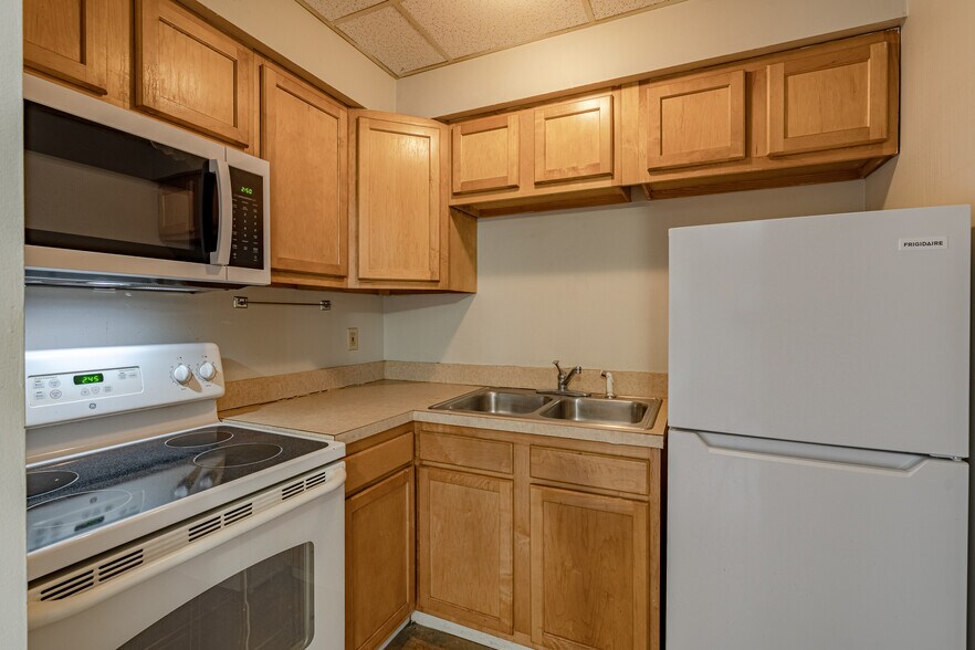 788 N Main St, Akron, OH à vendre - Photo de l’immeuble – Image 3 sur 23