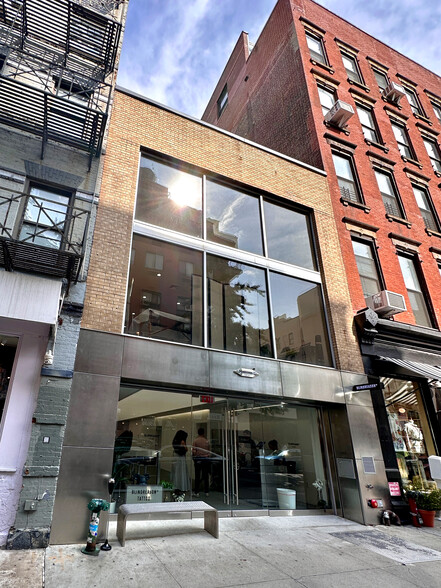 258 Elizabeth St, New York, NY à louer - Photo de l’immeuble – Image 1 sur 5