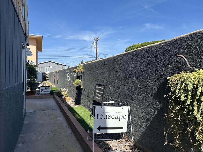 9774 Katella Ave, Garden Grove, CA à louer - Photo de l’immeuble – Image 2 sur 27