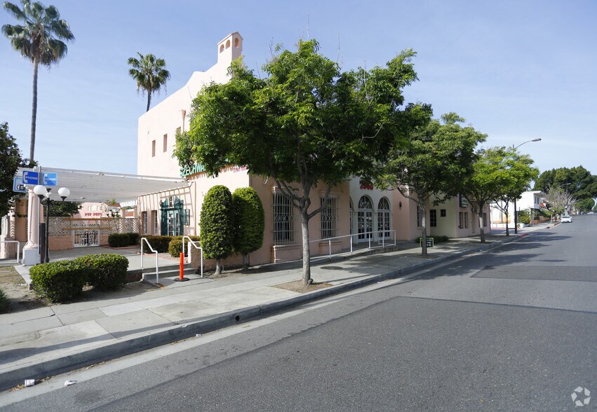 2960 E Colorado Blvd, Pasadena, CA à vendre - Photo de l’immeuble – Image 2 sur 12