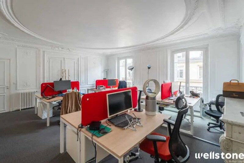 54 Rue De Ponthieu, Paris à louer - Photo de l’immeuble – Image 2 sur 12