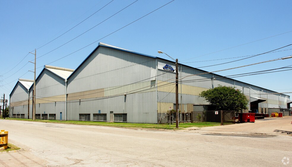 5311 Clinton Dr, Houston, TX à louer - Photo principale – Image 1 sur 12