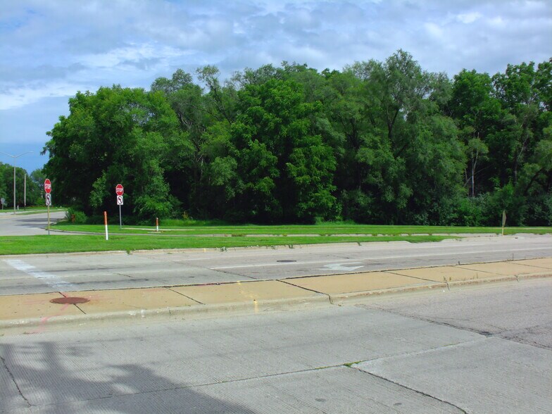1600 Humes Rd, Janesville, WI à vendre - Photo de l’immeuble – Image 2 sur 10