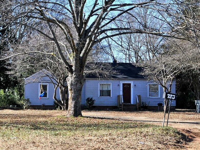 723 W Sugar Creek Rd, Charlotte, NC à vendre - Photo de l’immeuble – Image 2 sur 6