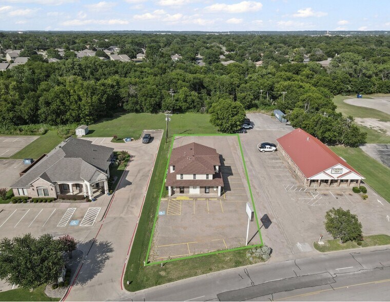 400 N Ridgeway Dr, Cleburne, TX à vendre - Photo de l’immeuble – Image 1 sur 15
